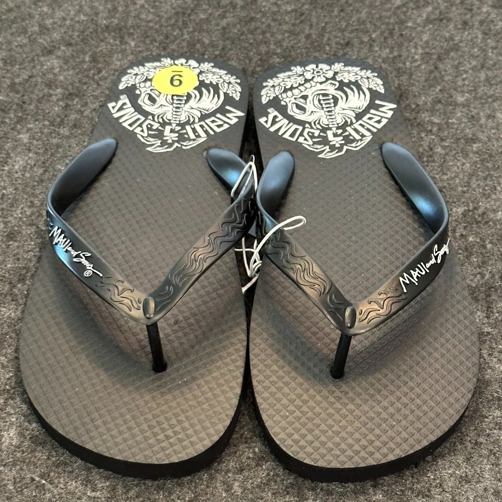 Maui And Sons Slip on Sandles NWT Size 9 E4